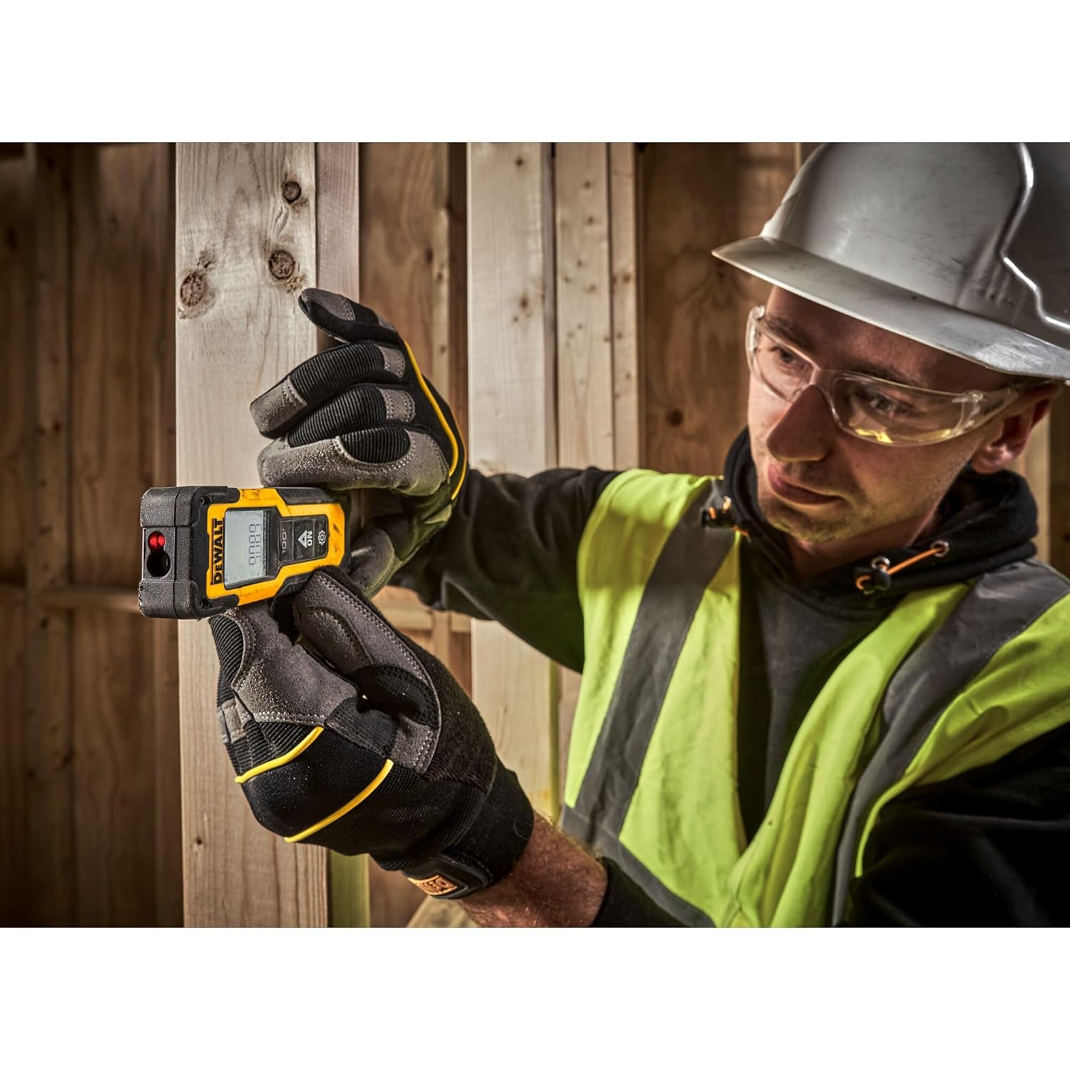 DEWALT DWHT77100-XJ Laser Distance Measurer 30m