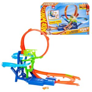 Hot Wheels Toy Car Track Set, Stunt Track Mid-Air Crash with 1:64 Scale Die-Cast Toy Car, Motorized Booster for Non-Stop Stunting & Racing, JKJ78